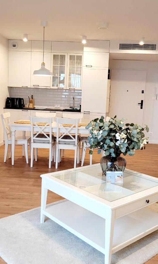 Pinea Apartments โปเบียโรโว ภายนอก รูปภาพ