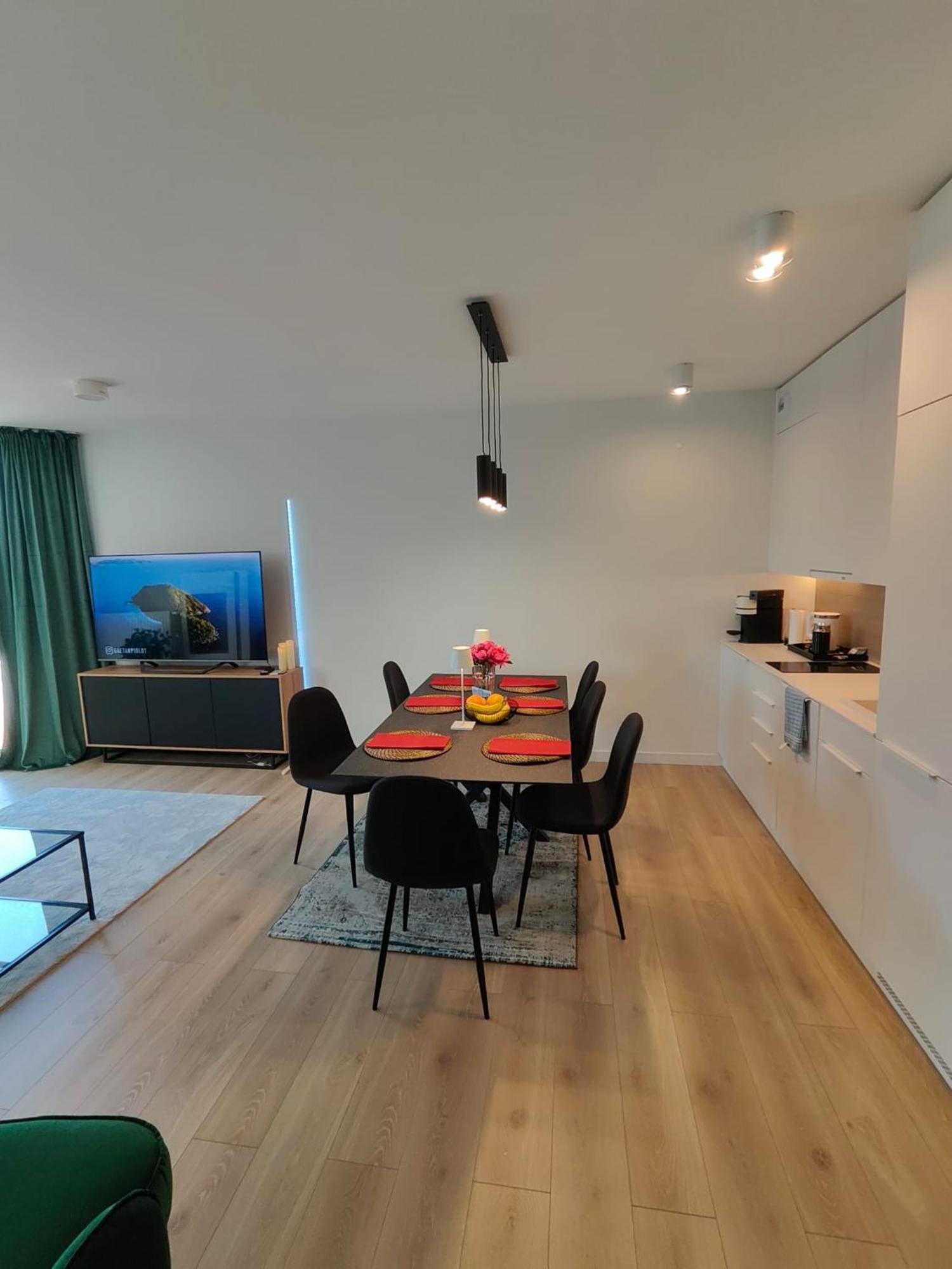 Pinea Apartments โปเบียโรโว ภายนอก รูปภาพ