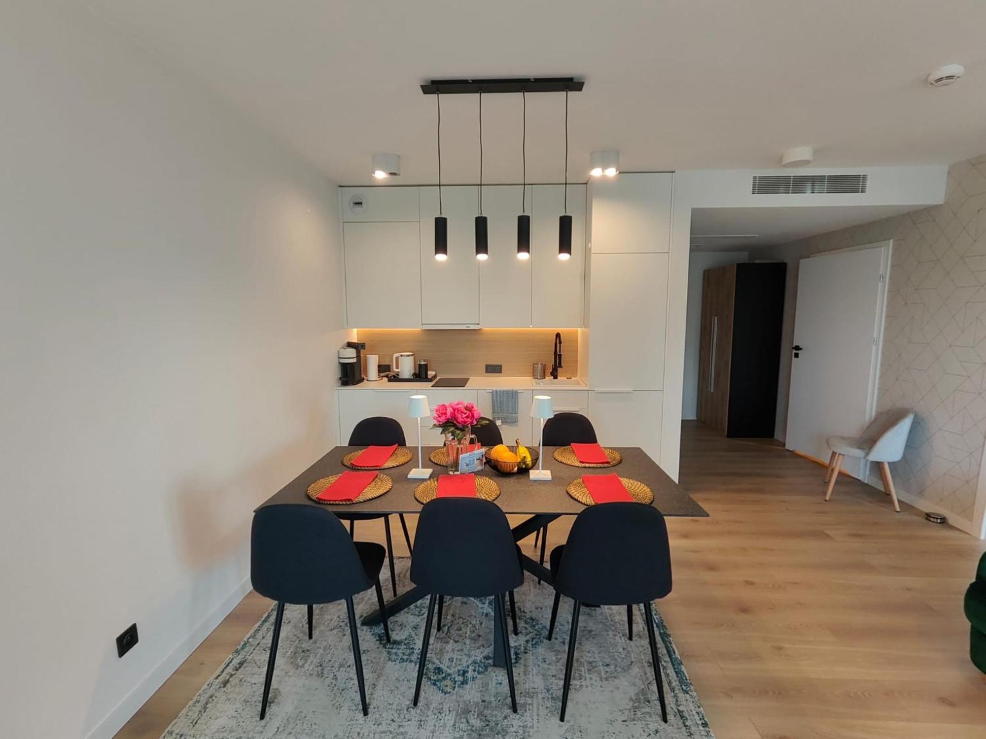 Pinea Apartments โปเบียโรโว ภายนอก รูปภาพ
